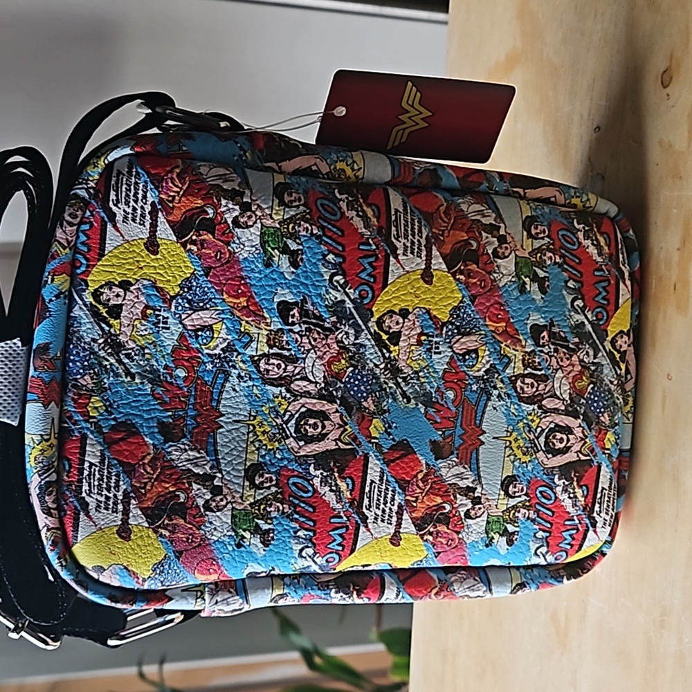 DC COMICS WONDER WOMEN CROSSBODY - Picture 7 of 12